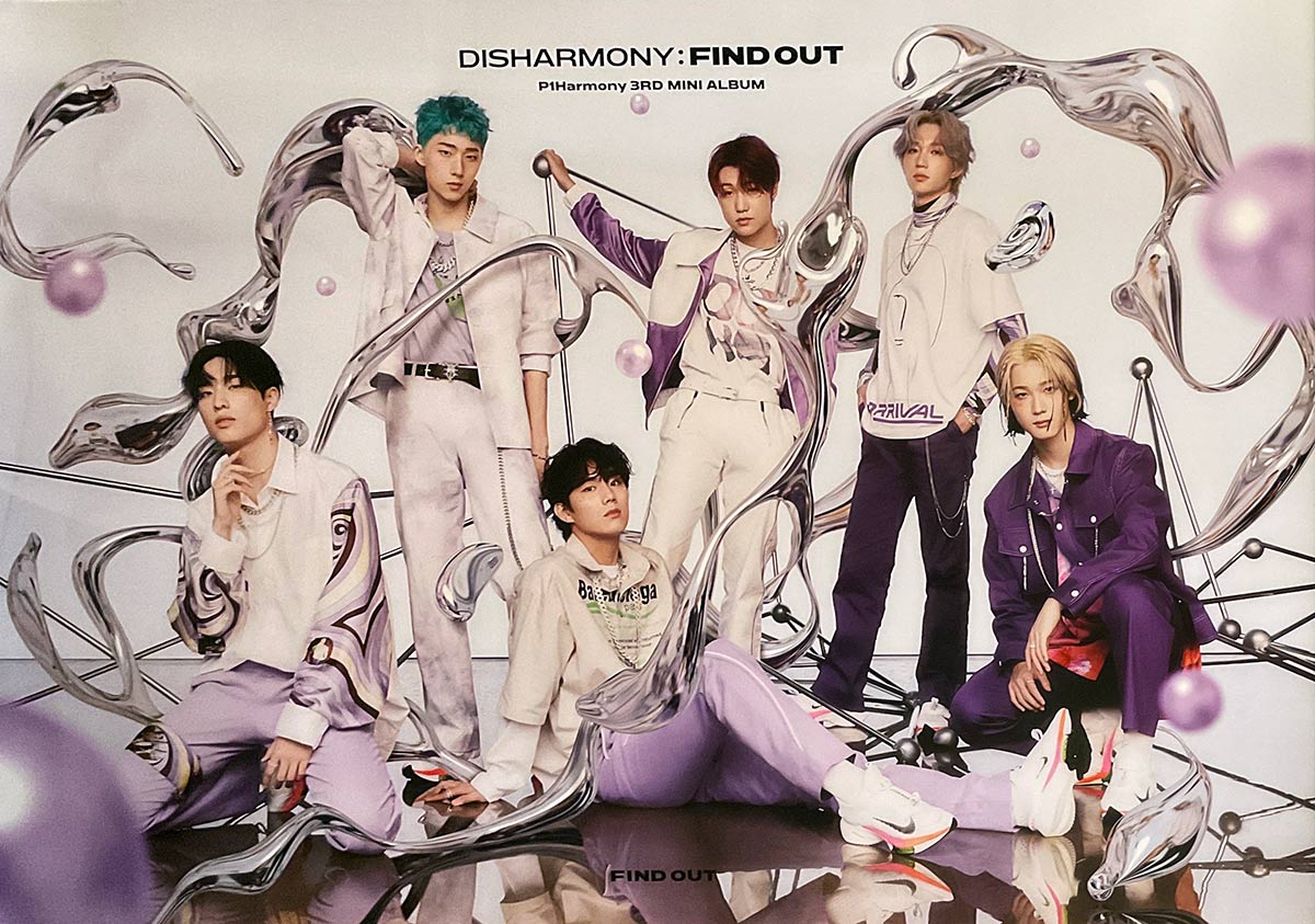 P1HARMONY [DISHARMONY : STAND OUT] 1st Mini Album. 1p CD+88p Photo Book+1p  Folding Poster(On pack)+1p Standing Photo Card+1p Logo Tag+1p Selfie Photo